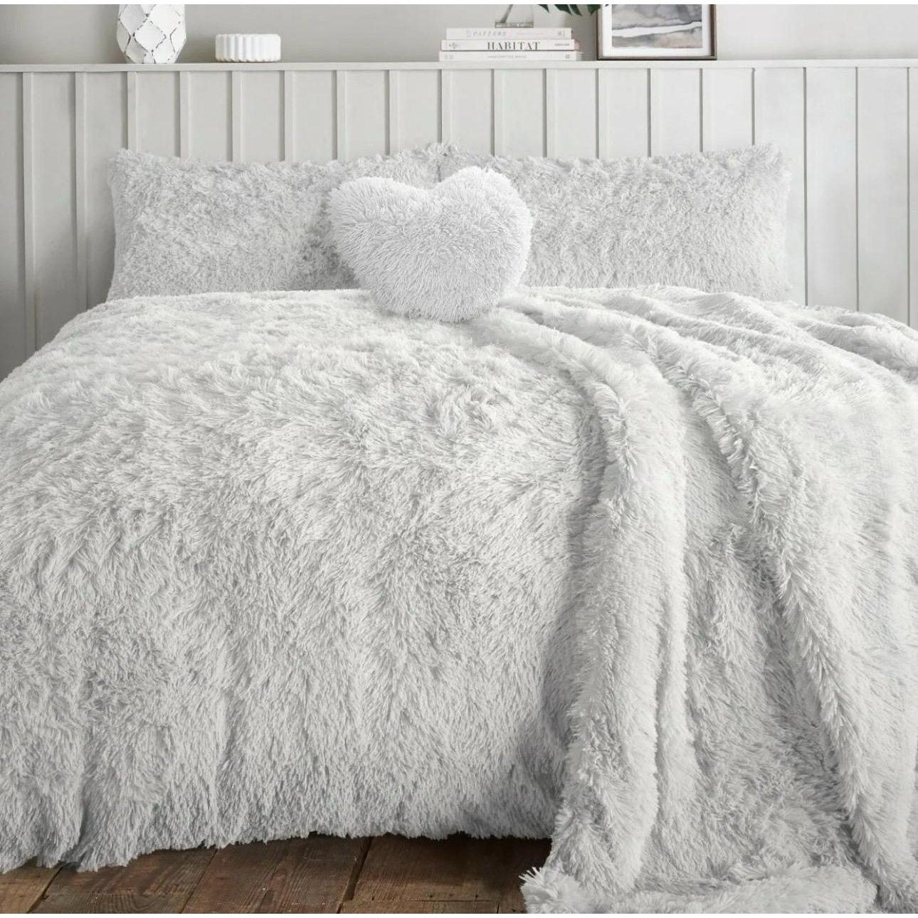 4B Alaska Long Fur Duvet Cover – Premium Teddy Fleece Bedding Available in Four Sizes – Soft, Cozy & Fluffy. Easy Care and Stylish Home Décor Choice.