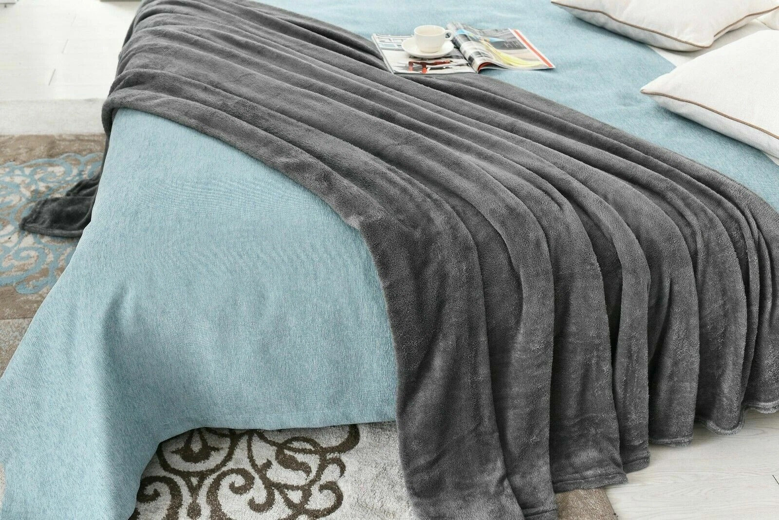 Durable Machine Washable Fleece Home Décor Blanket