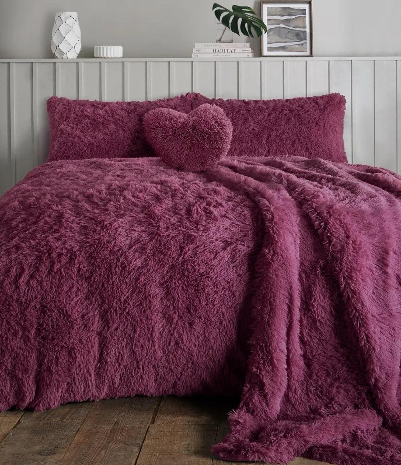 4B Alaska Long Fur Duvet Cover – Premium Teddy Fleece Bedding Available in Four Sizes – Soft, Cozy & Fluffy. Easy Care and Stylish Home Décor Choice.