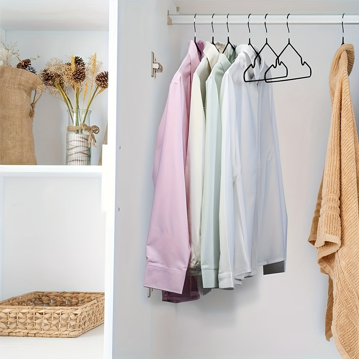 50-Pack Plastic-Coated Clothes Hangers – Durable, Waterproof, Anti-Slip Adult Wardrobe Hangers – Ideal for Daily Use, Christmas Gifts & Holiday Organizing