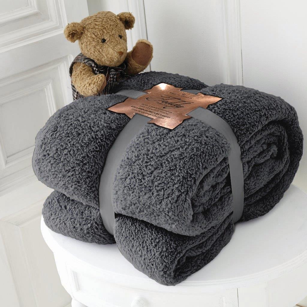 Durable Machine Washable Fleece Home Décor Blanket