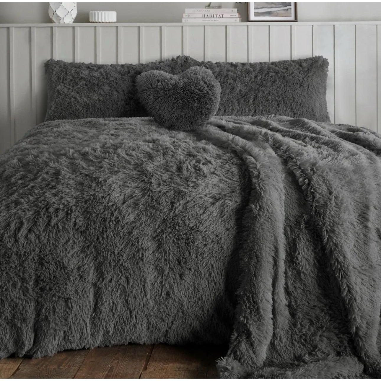 4B Alaska Long Fur Duvet Cover – Premium Teddy Fleece Bedding Available in Four Sizes – Soft, Cozy & Fluffy. Easy Care and Stylish Home Décor Choice.