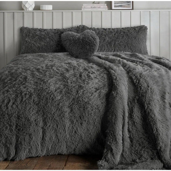 4B Alaska Long Fur Duvet Cover – Premium Teddy Fleece Bedding Available in Four Sizes – Soft, Cozy & Fluffy. Easy Care and Stylish Home Décor Choice.