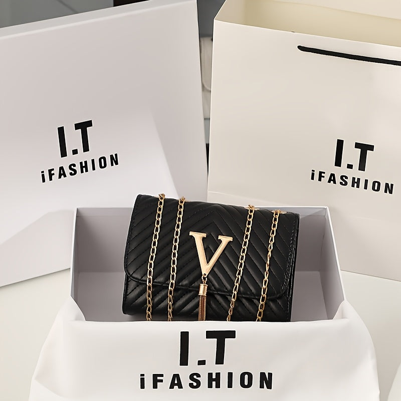 Fashion Chain Crossbody Bag, Women's Quilted Shoulder Bag, Metal Faux Patent Leather Handbag and Wallet, Women's Handbag, Travel Accessory, Stylish Crossbody, Modern Handbag, Durable Material, Highquality Stitching, Crossbody