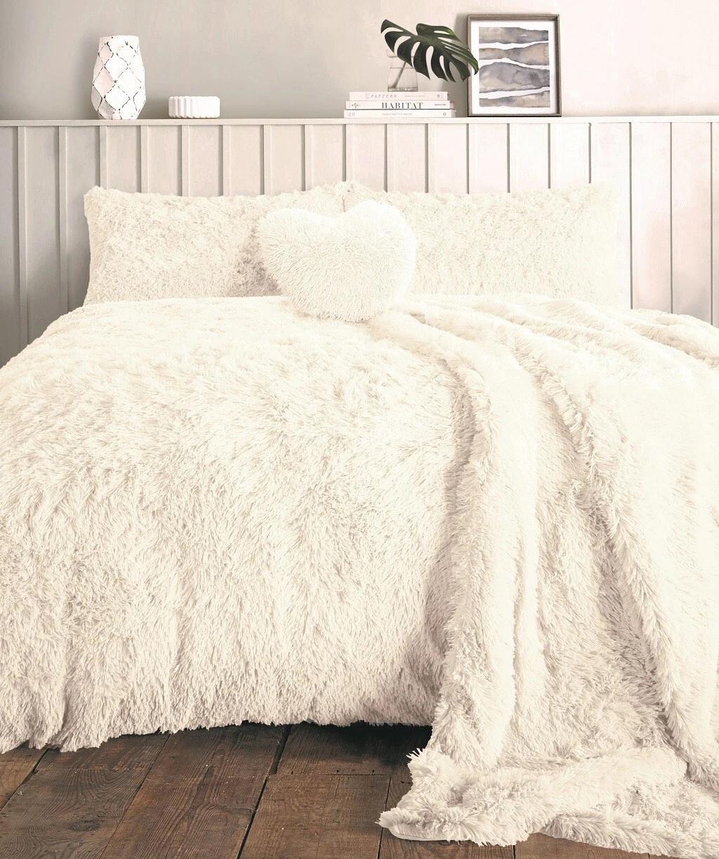 4B Alaska Long Fur Duvet Cover – Premium Teddy Fleece Bedding Available in Four Sizes – Soft, Cozy & Fluffy. Easy Care and Stylish Home Décor Choice.
