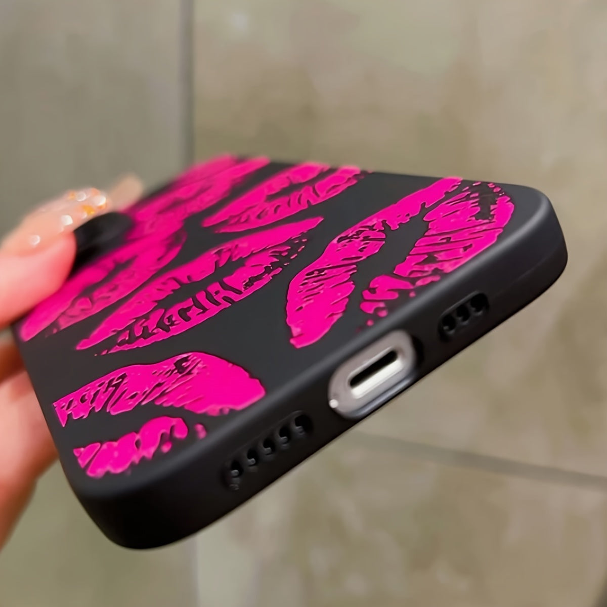 Rose Red Lip Luxury Pattern Black TPU Anti-Fall Mobile Phone Case Suitable for iPhone15 14 13 12 11promax