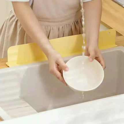 Silicone Sink Splash Guard with Suction Cups Kitchen Water Baffle