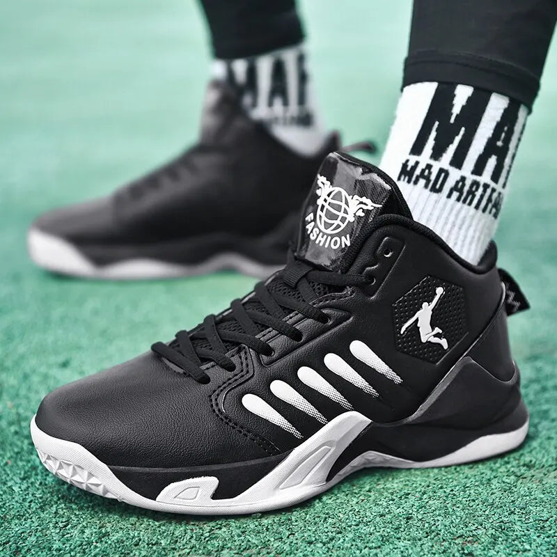 Lightweight Men's Basketball Sneakers: Versatile training footwear suitable for both men and women, offering comfort and style for casual sports activities.