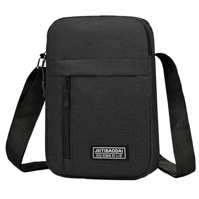 Men's bag, available in single shoulder or cross-body design, suitable for daily use during school. Made of nylon material.