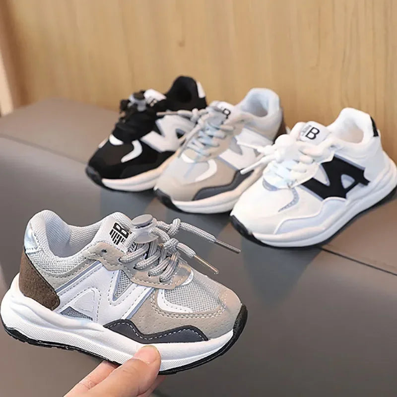 Introducing Kids' Soft Sneakers: New 2024 Fashion Sports Running Shoes for Boys and Girls. These flat casual shoes are perfect for toddlers, offering comfort and style for outdoor adventures.