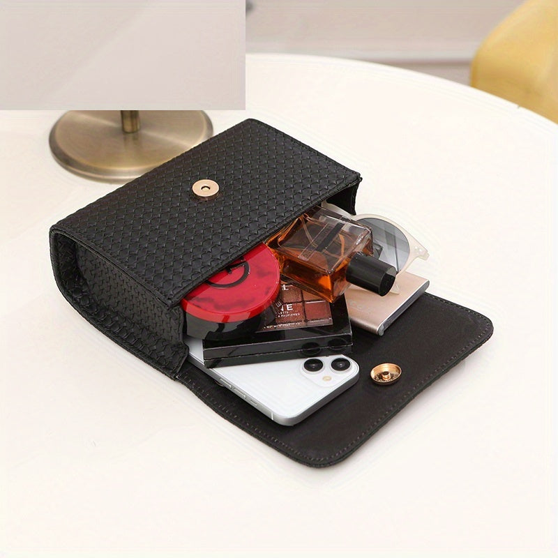 Women's Elegant Crossbody Bag with Golden-Tone Hardware – Magnetic Closure, Tassel Accent, and Chain Strap for a Sophisticated Look