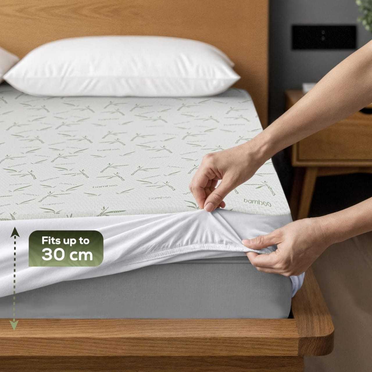 4B Bamboo Mattress Protector – Ultra Soft Breathable Bed Cover for Restful Sleep, Smooth Luxury Comfort with Deep Fitted Corners for a Secure Fit, Long-Lasting Protection Against Dust and Wear, Easy to Wash and Quick to Dry
